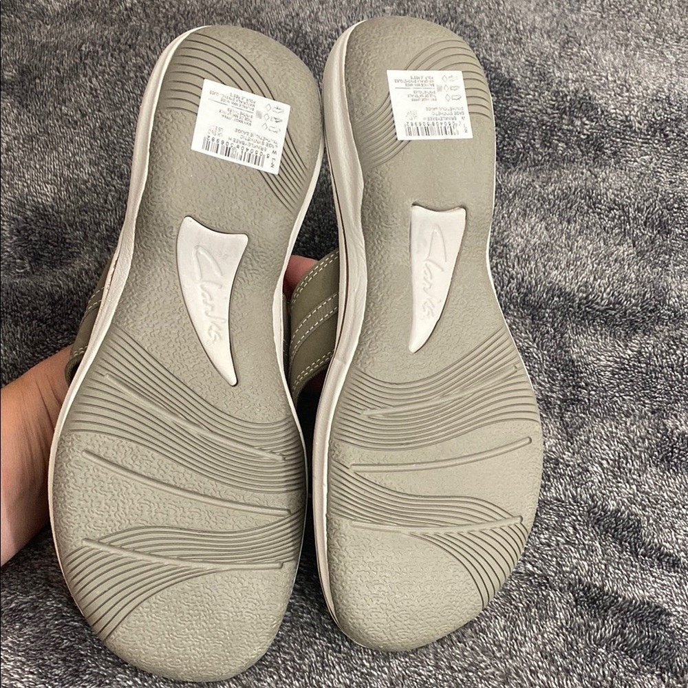 Clarks Women's Grey Sandals size 8 - Picture 3 of 4